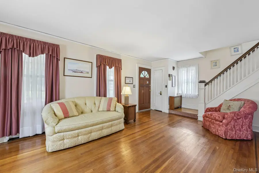 207 N Forest Avenue, Rockville Centre, NY 11570 - #2