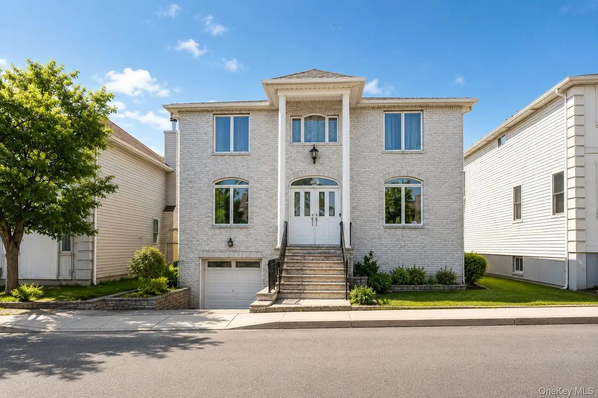 34 Putters Ct, Staten Island, NY 10301 - #1