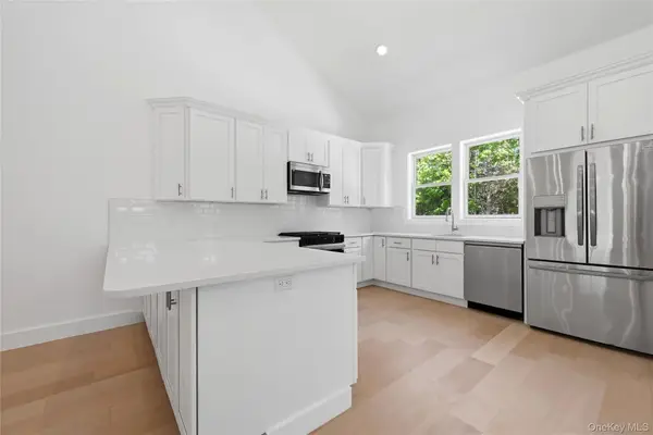 19 Montauk Highway #7, Westhampton, NY 11977