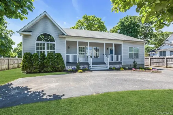 2 Lincoln Avenue, Islip Terrace, NY 11752