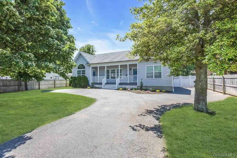 2 Lincoln Avenue, Islip Terrace, NY 11752 - #2