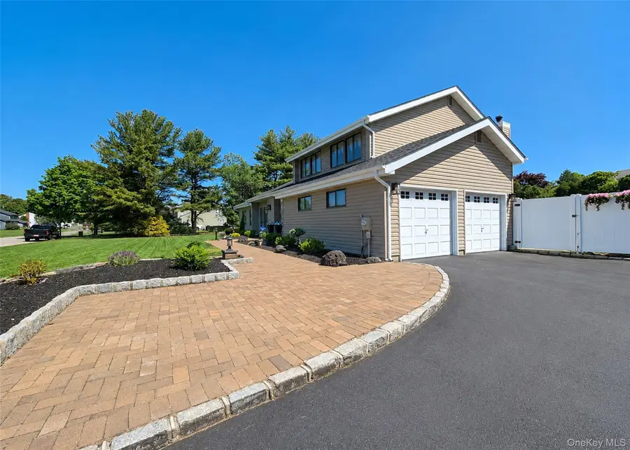 25 Vineyard Way, Mount Sinai, NY 11766 - #3