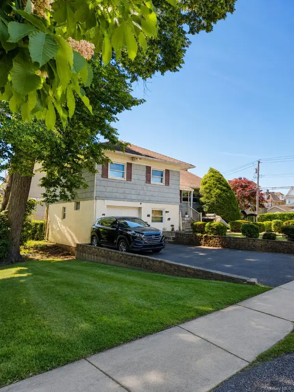 180 Sutton Manor Road, New Rochelle, NY 10801