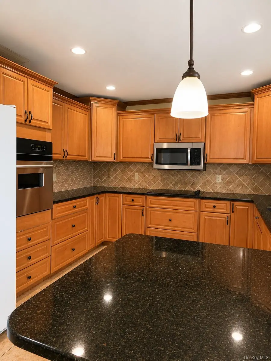 180 Sutton Manor Road, New Rochelle, NY 10801 - #3