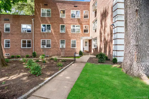1 Edwards Street #2D, Roslyn Heights, NY 11577