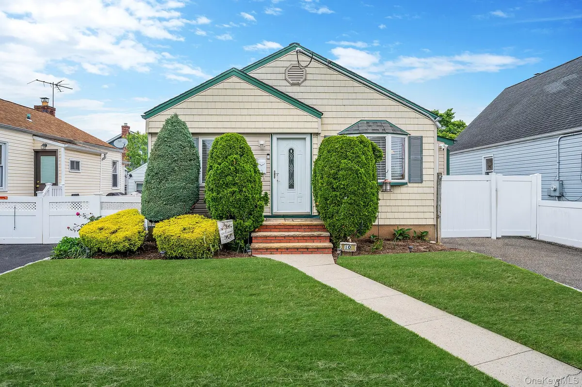 10 Gordon Avenue, Westbury, NY 11590 - #1