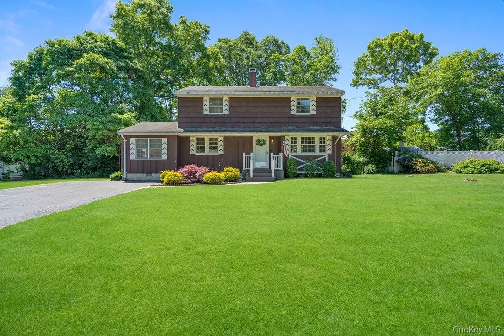10 Hollingwood Drive, Coram, NY 11727 - #1
