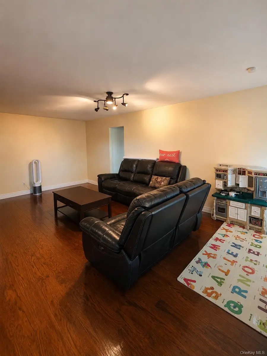 4 Granada Crescent #21, White Plains, NY 10603 - #3