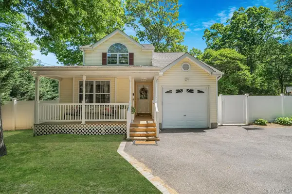 1 Queens Road, Miller Place, NY 11764