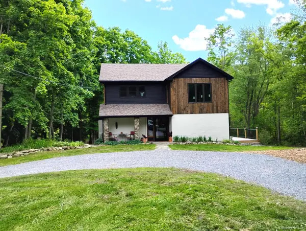 17 Gretna Hill Road, Pleasant Valley, NY 12569