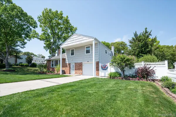 5 Spruceton Street, Selden, NY 11784