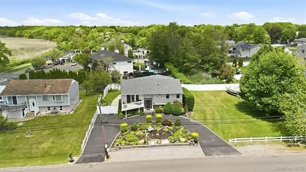 661 Shore Drive, Oakdale, NY 11769