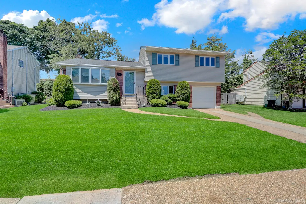 33 Brook Path, Plainview, NY 11803 - #1
