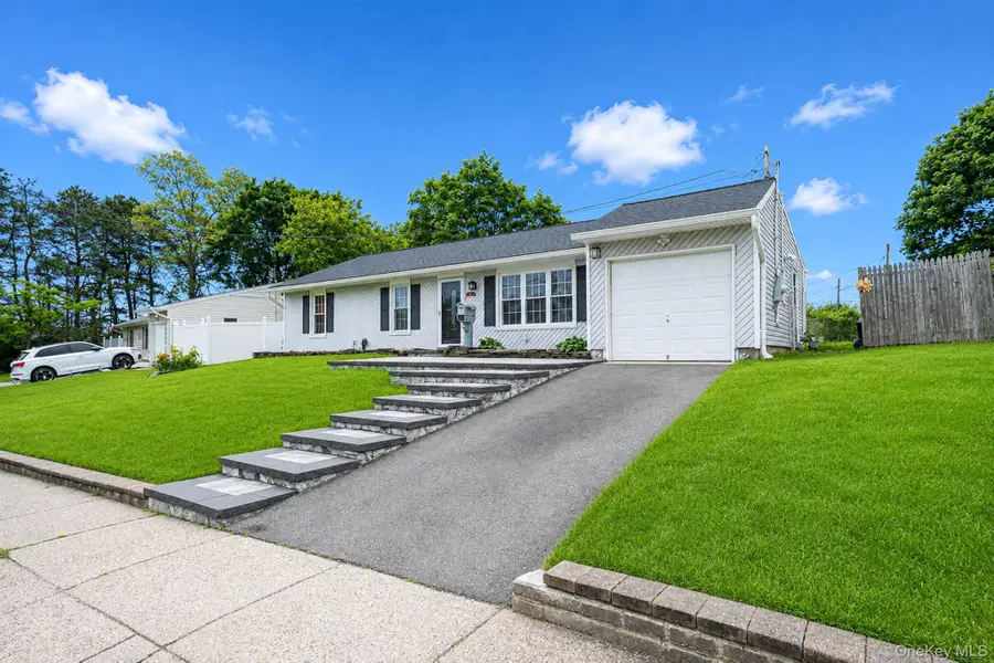 36 Naples Avenue, Central Islip, NY 11722 - #3
