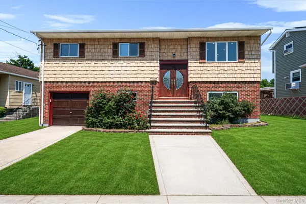 242 Roquette Avenue, Floral Park, NY 11001