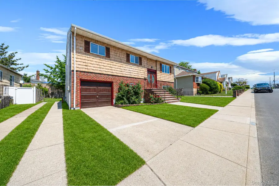 242 Roquette Avenue, Floral Park, NY 11001 - #3