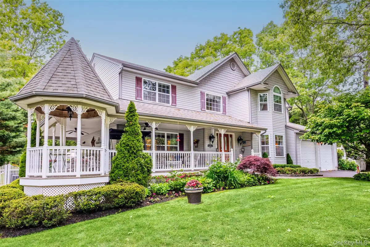 8 Frontier Trail, Manorville, NY 11949 - #1