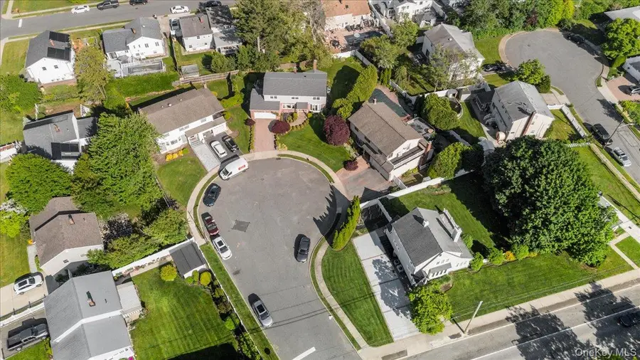9 Bernadette Court, Hicksville, NY 11801 - #3