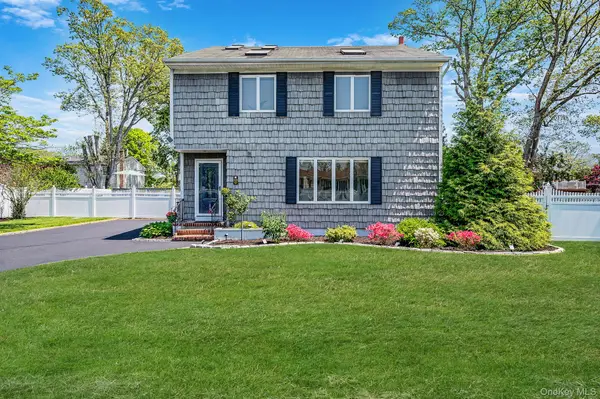 935 Sterling Place, West Babylon, NY 11704