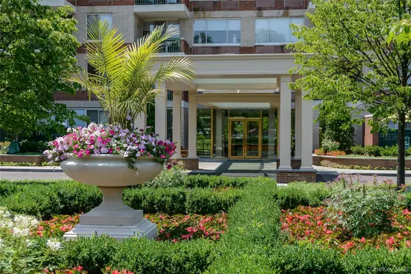 100 Hilton Avenue #304, Garden City, NY 11530