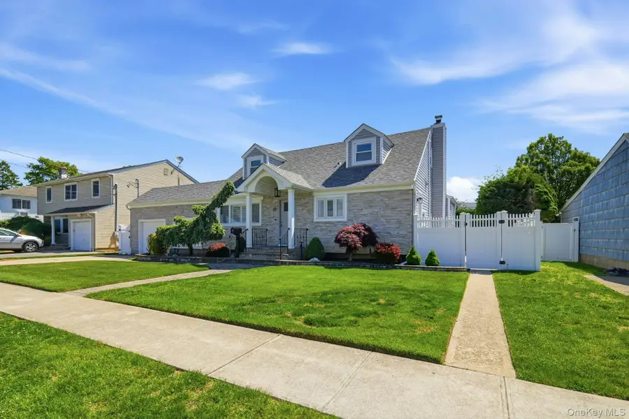 35 3rd Avenue, Massapequa Park, NY 11762 - #2