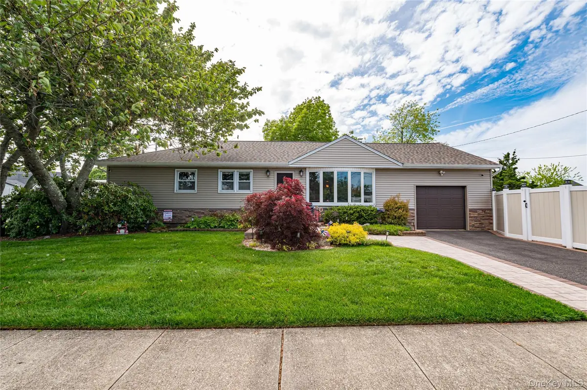 19 Buchanan Avenue, Amity Harbor, NY 11701 - #1