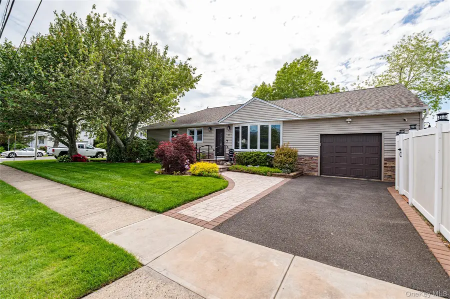 19 Buchanan Avenue, Amity Harbor, NY 11701 - #3