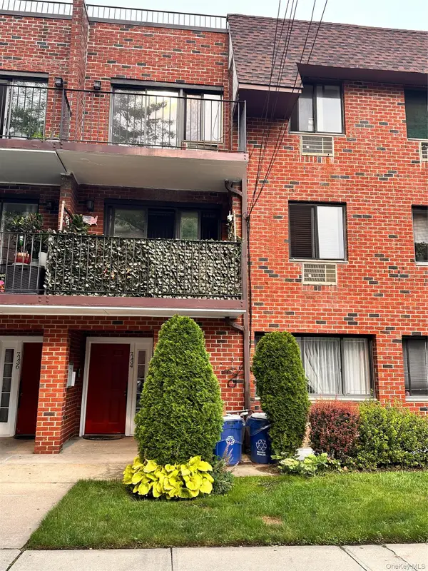71-34 163rd Street #3, Fresh Meadows, NY 11365