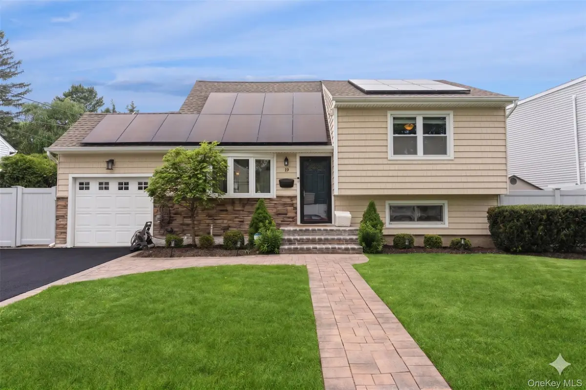 19 Fleetwood Avenue, Melville, NY 11747 - #1