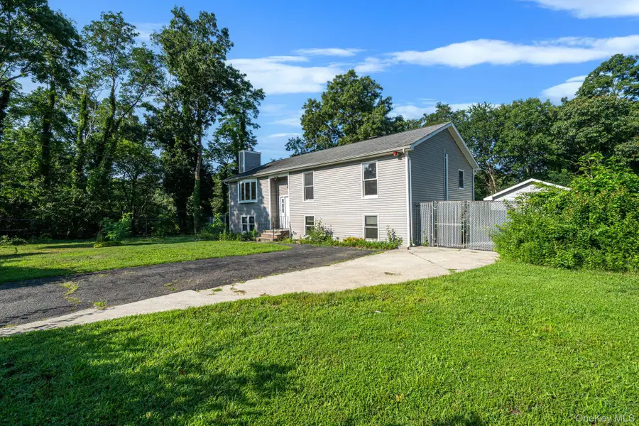 28 Strafford Street, Mastic, NY 11950 - #2