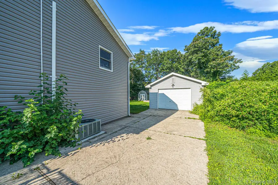 28 Strafford Street, Mastic, NY 11950 - #3