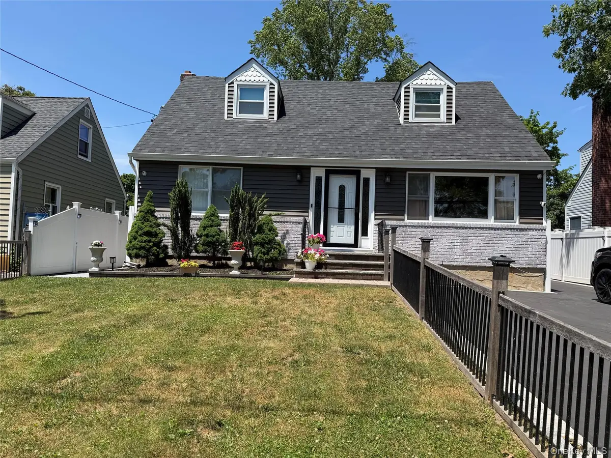 11 Chichester Rd, Huntington Station, NY 11746 - #1