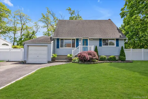 64 Kobb Boulevard, West Islip, NY 11795