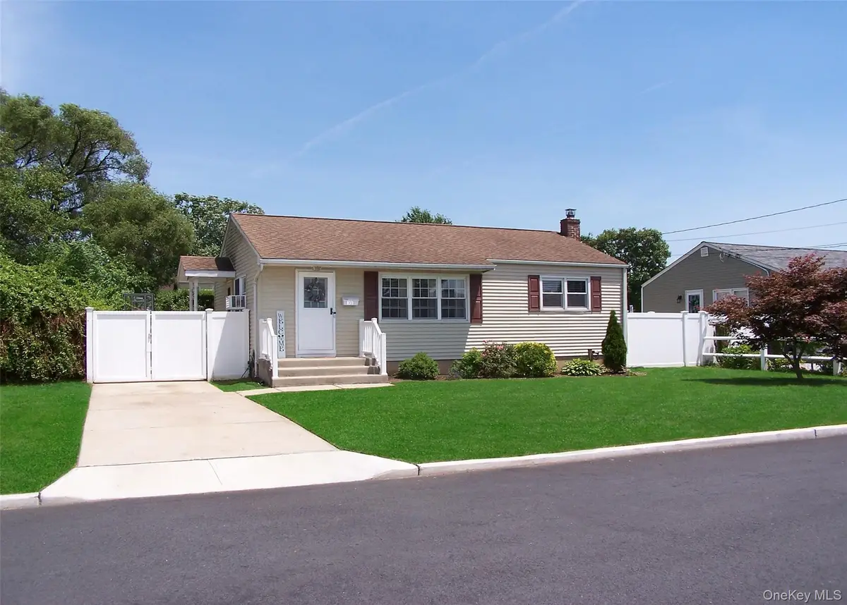 31 Saint Joseph Avenue, Ronkonkoma, NY 11779 - #1