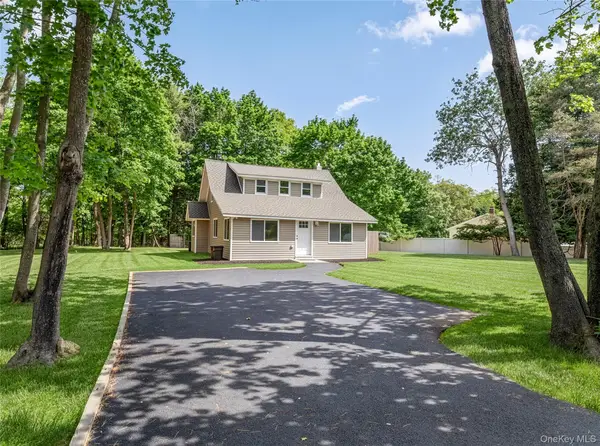 5 Long Pond Road, Ridge, NY 11961