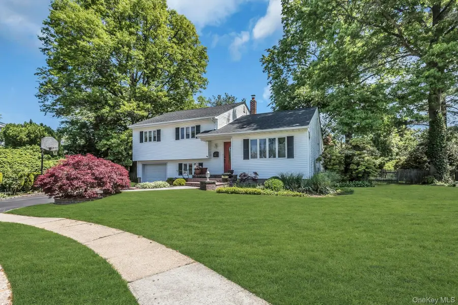 14 Radnor Court, Hicksville, NY 11801 - #3