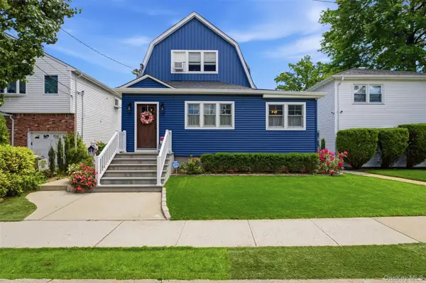 72 E Hitchcock Avenue, Floral Park, NY 11001