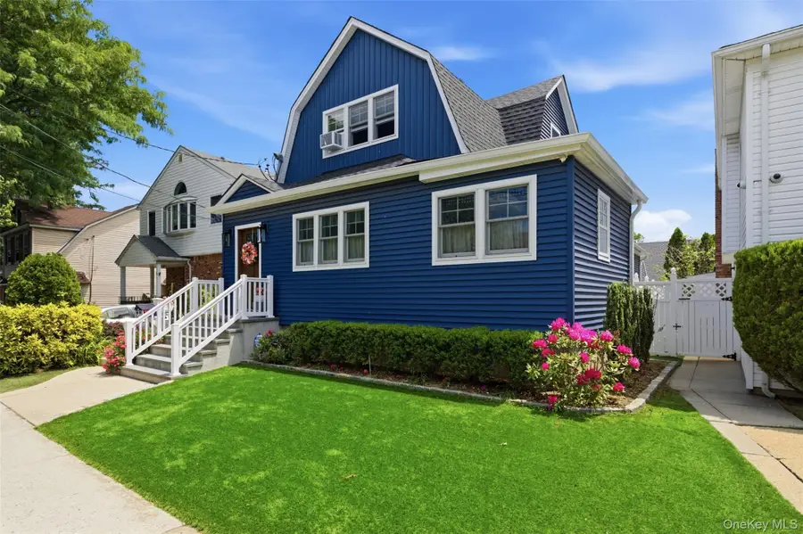 72 E Hitchcock Avenue, Floral Park, NY 11001 - #2