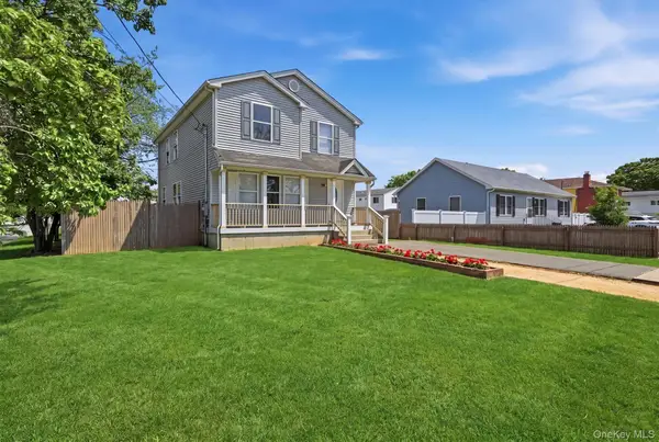 390 Atlantic Street, Copiague, NY 11726