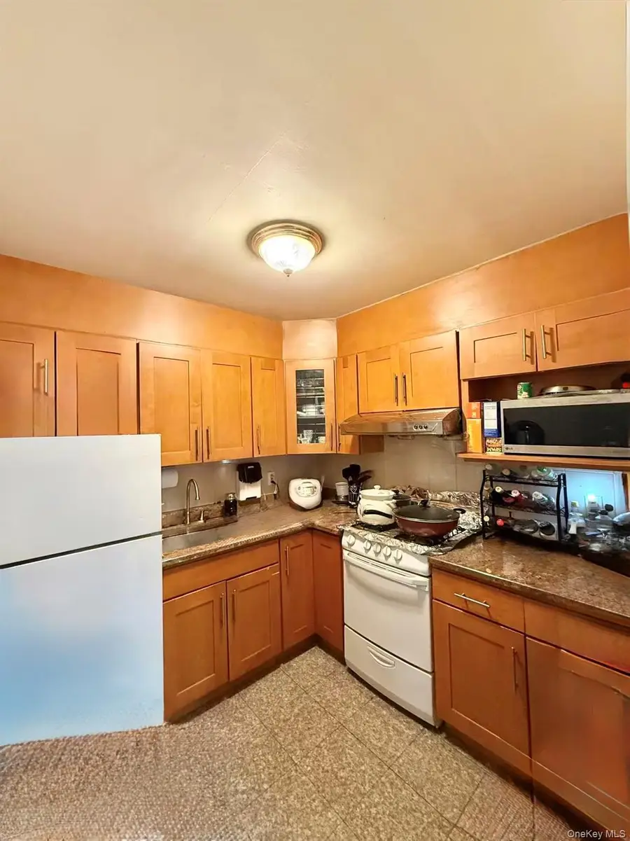 138-70 Elder Avenue #7G, Flushing, NY 11355 - #3