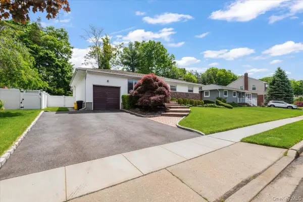 21 Beaumont Drive, Plainview, NY 11803