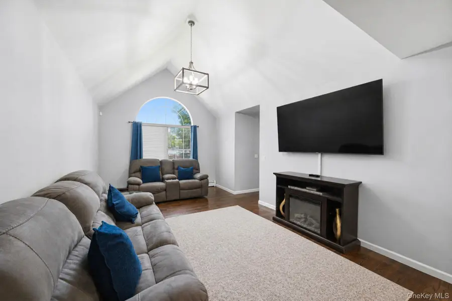 20 Essex Circle, Shirley, NY 11967 - #2
