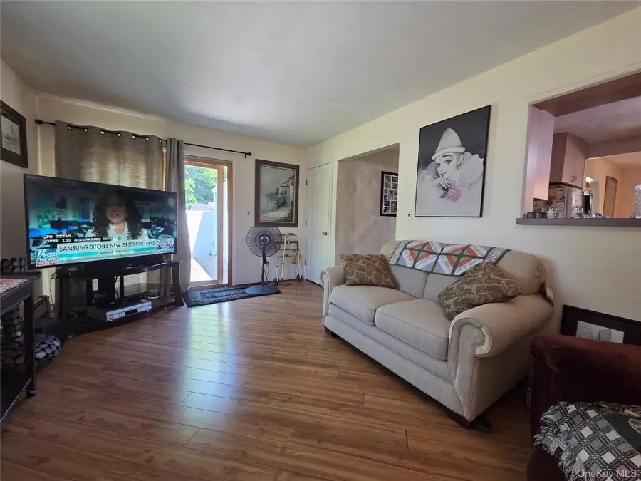 211 Babylon Street, Islip Terrace, NY 11752 - #3