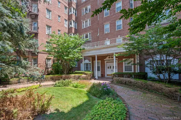 8449 168th Street #2U, Jamaica Estates, NY 11432