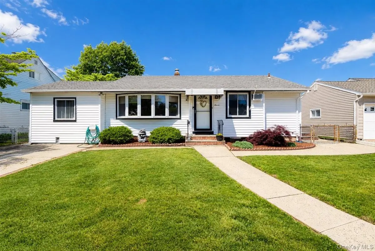 11 Adelphi Road, Hicksville, NY 11801 - #1