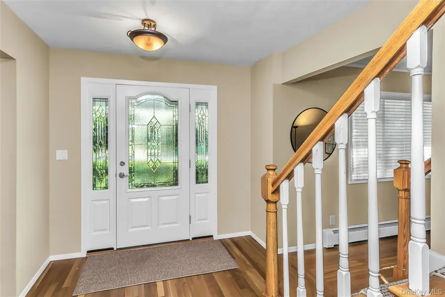 20 Lancia Drive, East Norwich, NY 11732 - #3