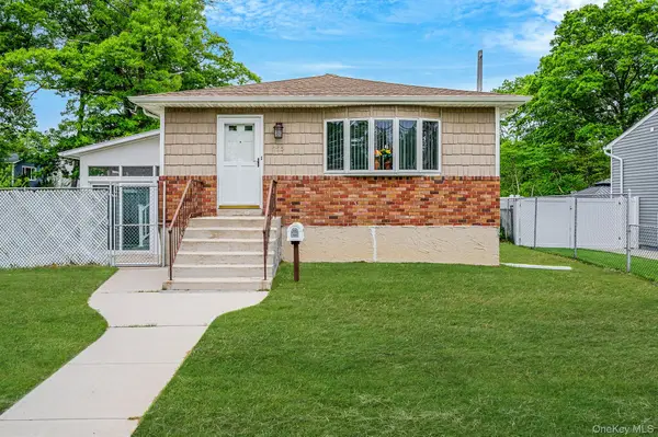 225 Ralph Avenue, Babylon, NY 11702