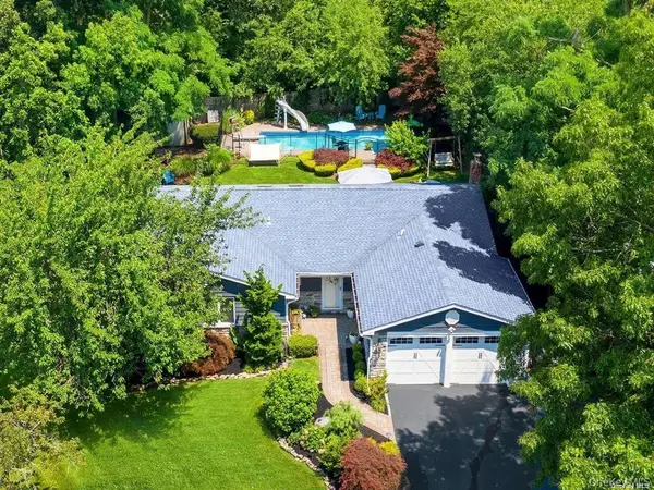 15 Bluff Circle, Hauppauge, NY 11788