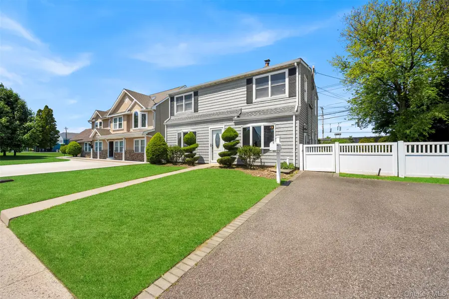 11 Balsam Lane, Levittown, NY 11756 - #2