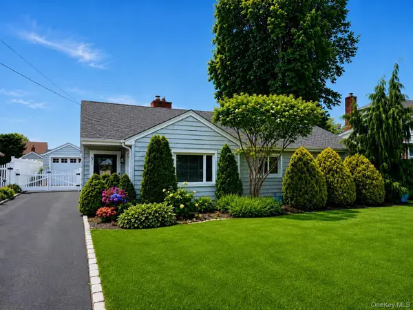 51 Fox Boulevard, Massapequa, NY 11758